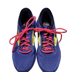 Brooks Revel Size 8